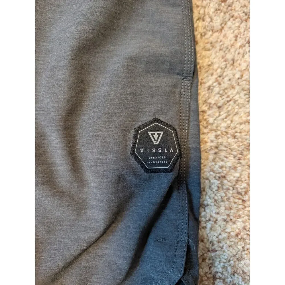 VISSLA BREAKERS Men's board shorts/swim suit size Small; Dark Gray & Black